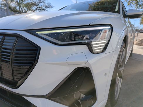 Used 2023 Audi e-tron Prestige w/ Prestige Package image 6