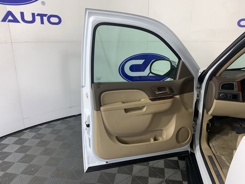 Used 2014 Chevrolet Tahoe LTZ RWD image 14