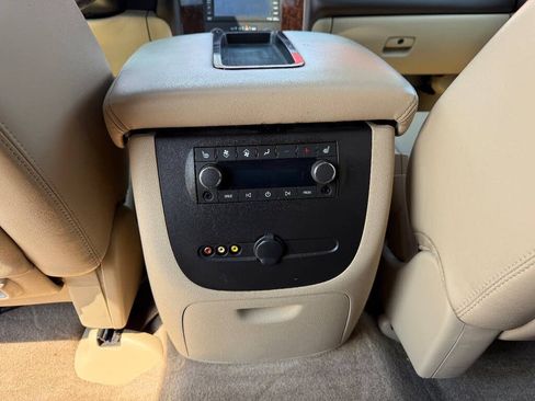 Used 2010 GMC Yukon Denali image 25