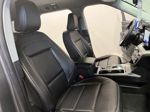 Used 2023 Ford Explorer XLT w/ Equipment Group 202A AWD/4WD image 23