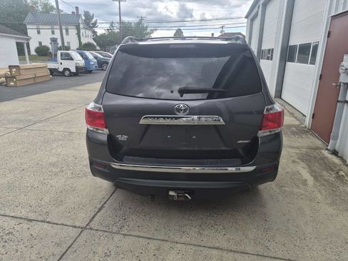 Used 2011 Toyota Highlander SE w/ Tow Pkg AWD/4WD image 6