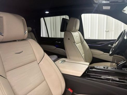 Used 2021 Cadillac Escalade Sport w/ LPO, Illumination Package RWD image 25