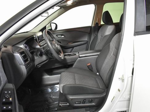 Certified 2023 Nissan Rogue SV image 11