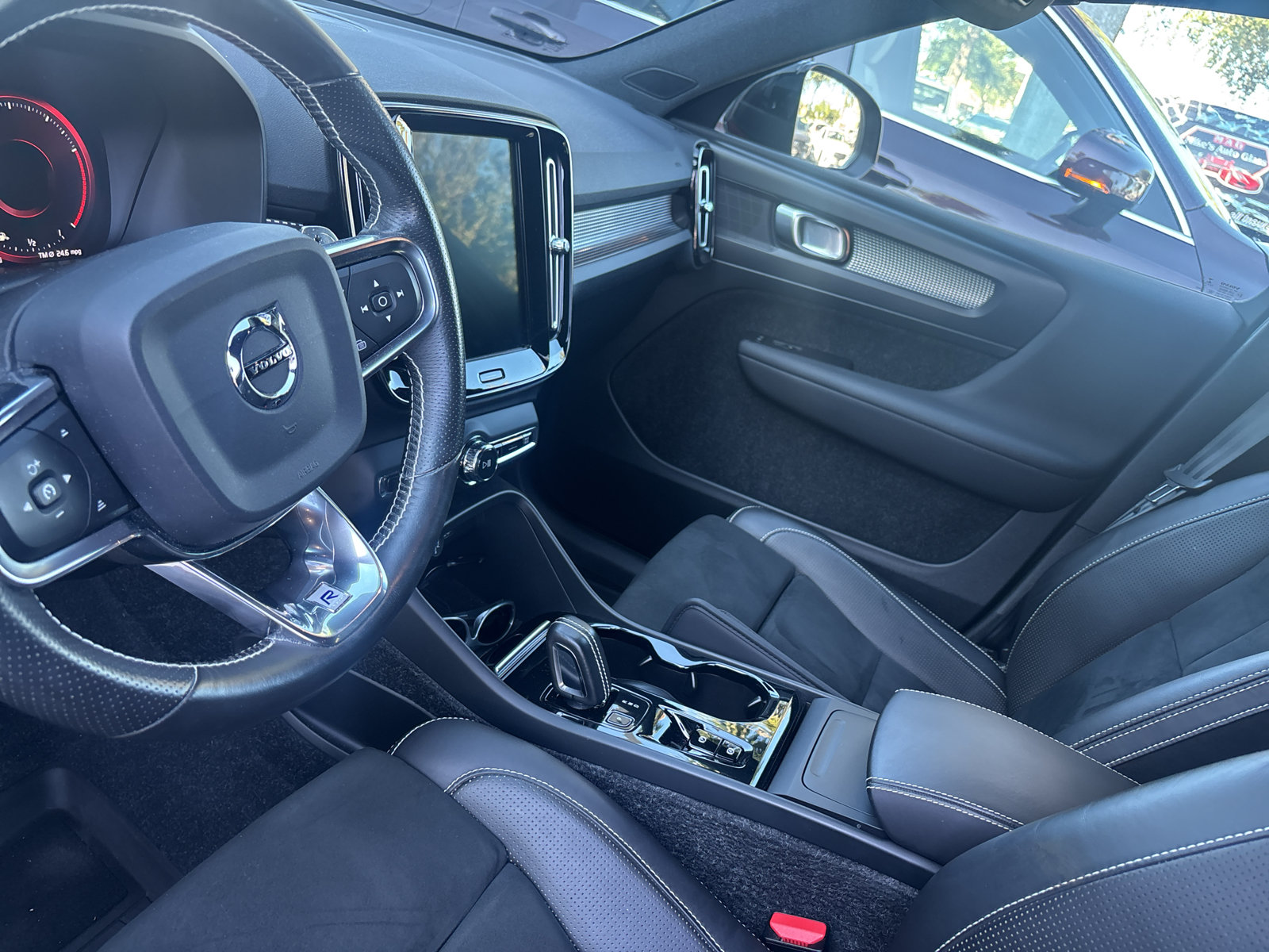 Used 2019 Volvo XC40 T5 R-Design AWD/4WD image 10