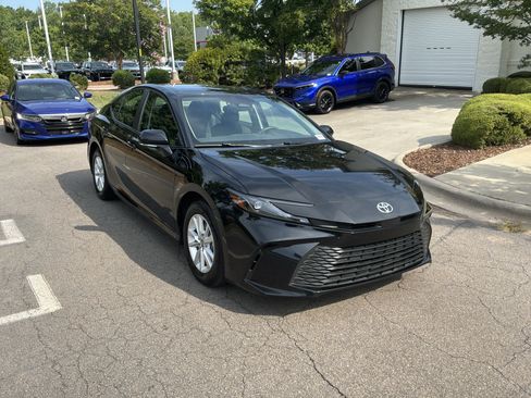 Used 2025 Toyota Camry LE FWD image 2