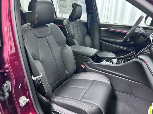 New 2025 Jeep Grand Cherokee L Overland w/ Luxury Tech Group IV AWD/4WD image 24