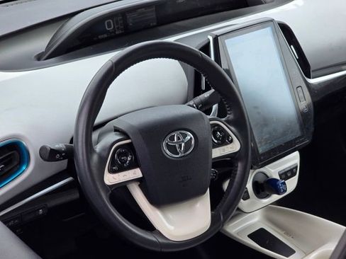 Used 2019 Toyota Prius Prime Premium image 16