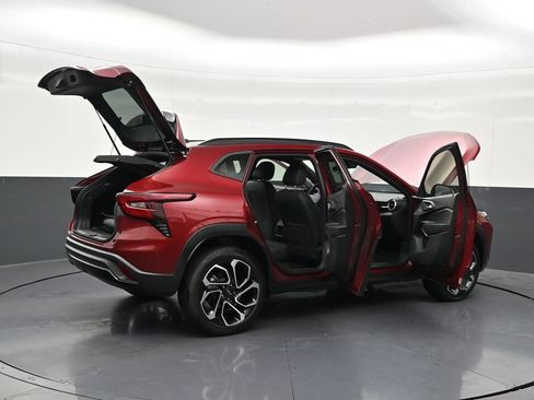 Used 2024 Chevrolet Trax RS FWD image 33