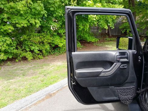 Used 2018 Jeep Wrangler Unlimited Sport S AWD/4WD image 11