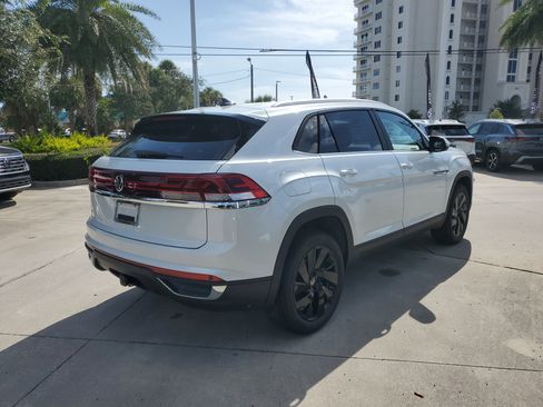 New 2026 Volkswagen Atlas Cross Sport SE FWD image 4