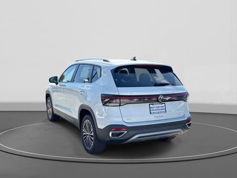 New 2026 Volkswagen Taos SE FWD image 3