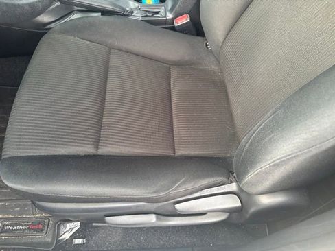 Used 2018 Toyota RAV4 LE FWD image 13