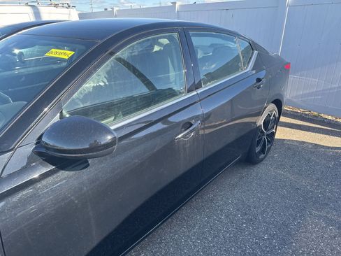 Used 2024 Nissan Altima 2.5 SR FWD image 16