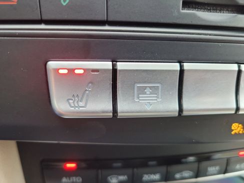 Used 2016 Mercedes-Benz E 350 4MATIC Sedan image 35