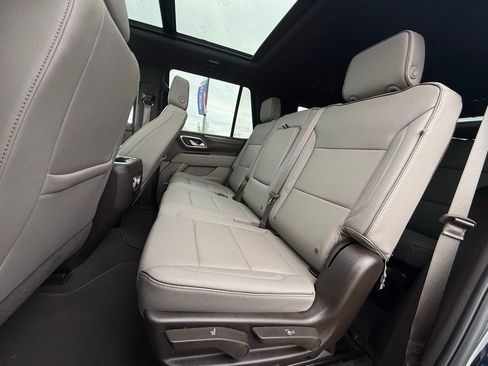 Used 2023 GMC Yukon SLT w/ SLT Premium Package image 23