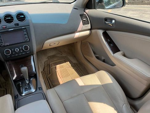 Used 2011 Nissan Altima 2.5 SL w/ Technology Pkg FWD image 16