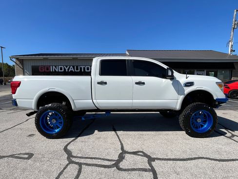 Used 2016 Nissan Titan PRO-4X w/ Pro-4x Convenience Package image 3