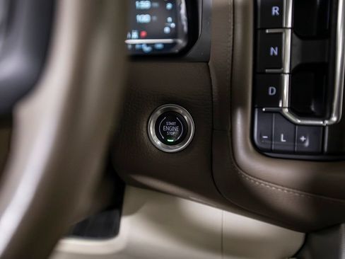 Used 2022 GMC Yukon Denali w/ Denali Premium Package AWD/4WD image 38
