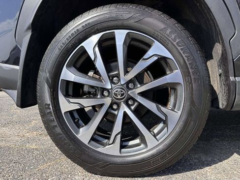 Used 2022 Toyota Corolla Cross XLE w/ Convenience Package AWD/4WD image 6
