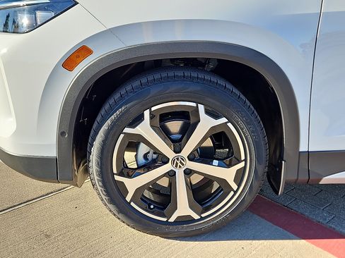 New 2026 Volkswagen Tiguan SE image 6