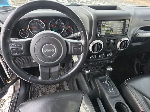 Used 2017 Jeep Wrangler Rubicon w/ Power Convenience Group image 11