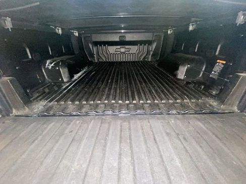 Used 2022 Chevrolet Silverado 1500 LT AWD/4WD image 11