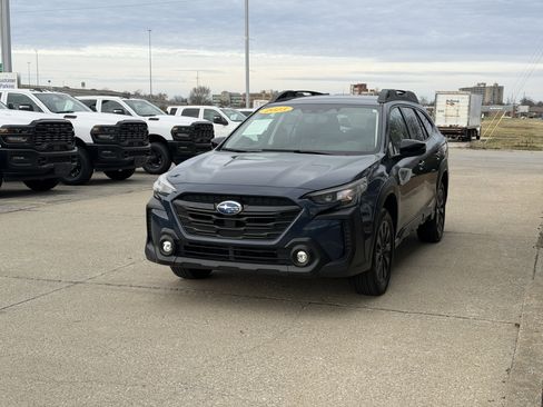Used 2023 Subaru Outback Onyx Edition image 14