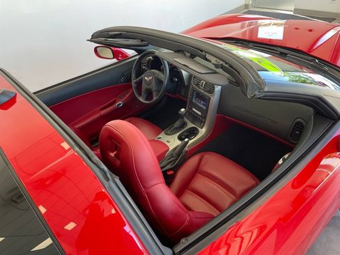 Used 2005 Chevrolet Corvette Coupe w/ Preferred Equipment Group RWD image 9