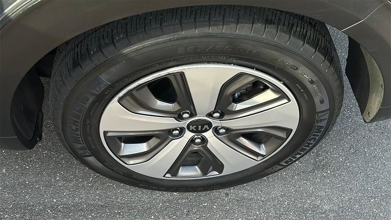 Used 2018 Kia Niro LX FWD image 16
