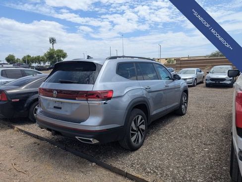 Used 2024 Volkswagen Atlas SE w/ Panoramic Sunroof Package FWD image 5