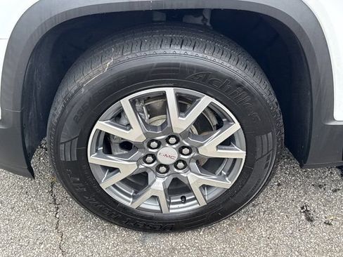 Used 2023 GMC Acadia SLT FWD image 11