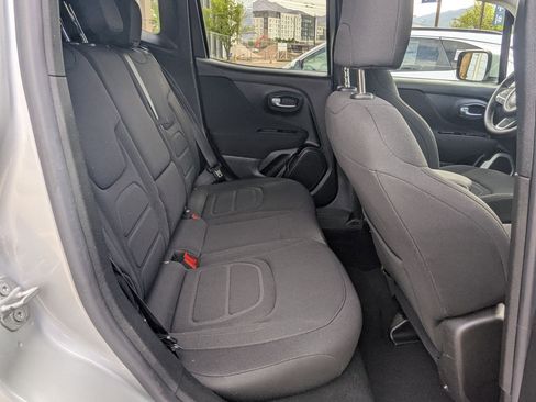 Used 2020 Jeep Renegade Latitude w/ Popular Equipment Group AWD/4WD image 30