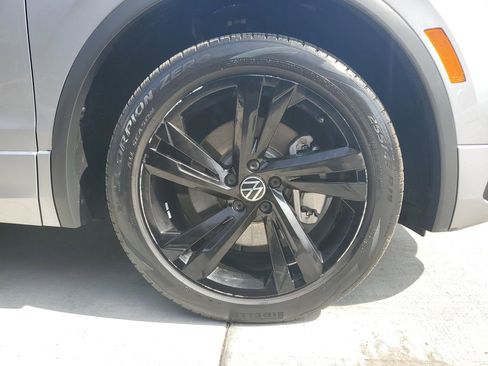 Used 2023 Volkswagen Tiguan SE R-Line image 6