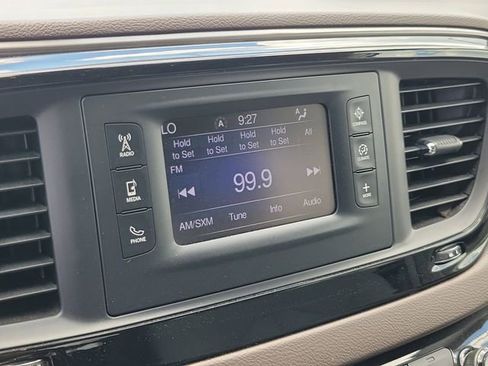 Used 2017 Chrysler Pacifica Touring Plus FWD image 27