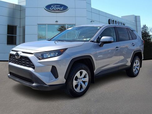 Used 2022 Toyota RAV4 LE AWD/4WD image 4
