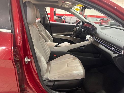 Used 2025 Hyundai Elantra Limited FWD image 48