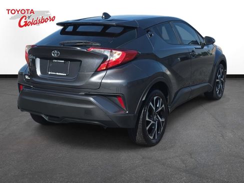 Used 2022 Toyota C-HR XLE FWD image 5