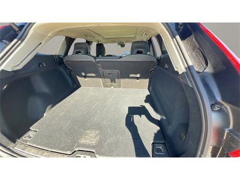 Used 2025 Volvo XC60 B5 Plus image 29