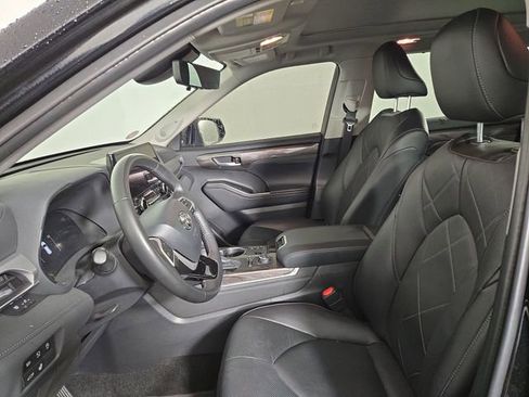 Used 2024 Toyota Highlander Platinum AWD/4WD image 12