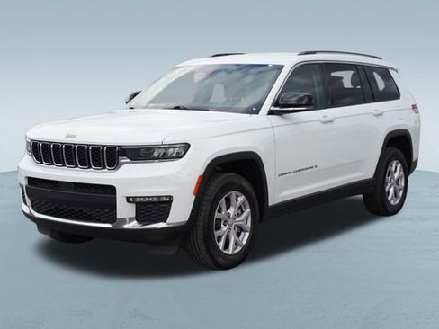 Used 2022 Jeep Grand Cherokee L Limited image 3