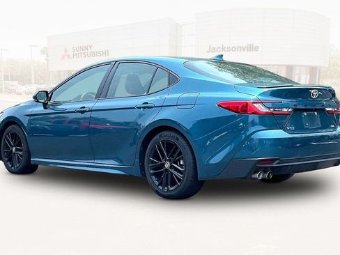 Used 2025 Toyota Camry SE FWD image 4