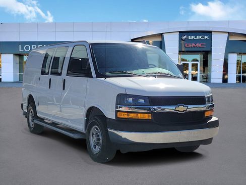 Used 2024 Chevrolet Express 2500 CARGO w/ Driver Convenience Package image 3