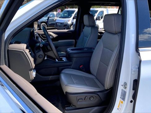Used 2022 GMC Yukon SLT w/ SLT Premium Package image 8