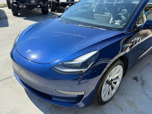 Used 2022 Tesla Model 3 Standard Range image 10