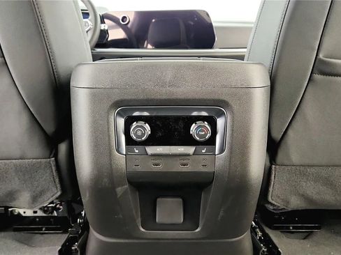 New 2026 Chevrolet Suburban Premier AWD/4WD image 38
