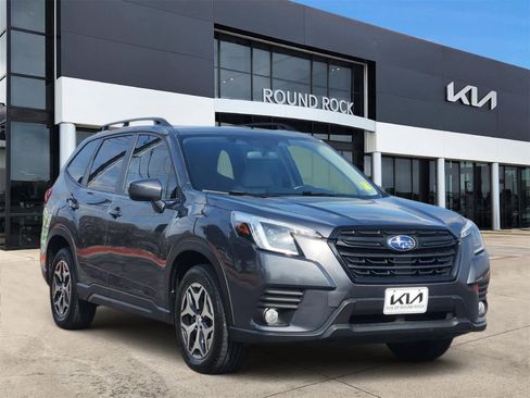 Used 2023 Subaru Forester Premium image 3