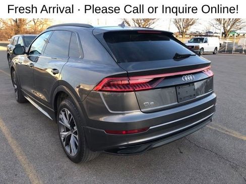 Used 2022 Audi Q8 Premium image 3