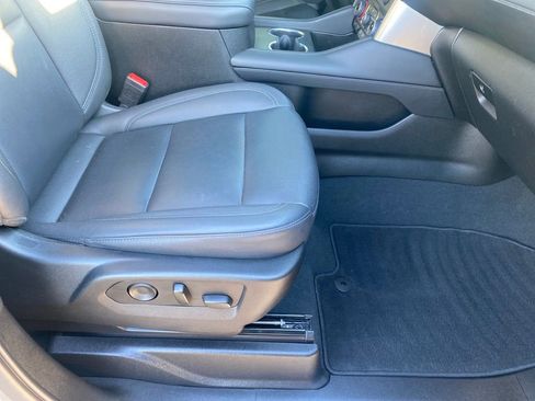 Used 2022 Chevrolet Tahoe Z71 w/ Luxury Package image 11