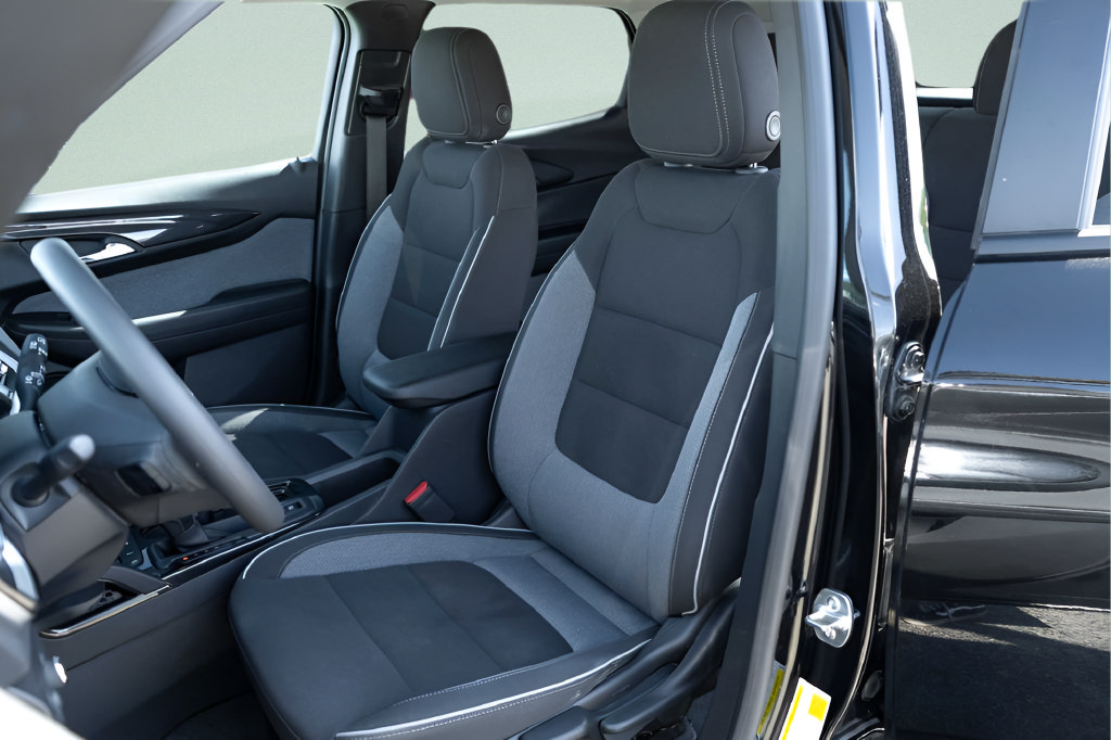 Used 2025 Chevrolet TrailBlazer LS w/ LS Convenience Package FWD image 15