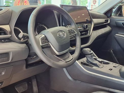 Used 2026 Toyota Highlander XLE AWD/4WD image 17